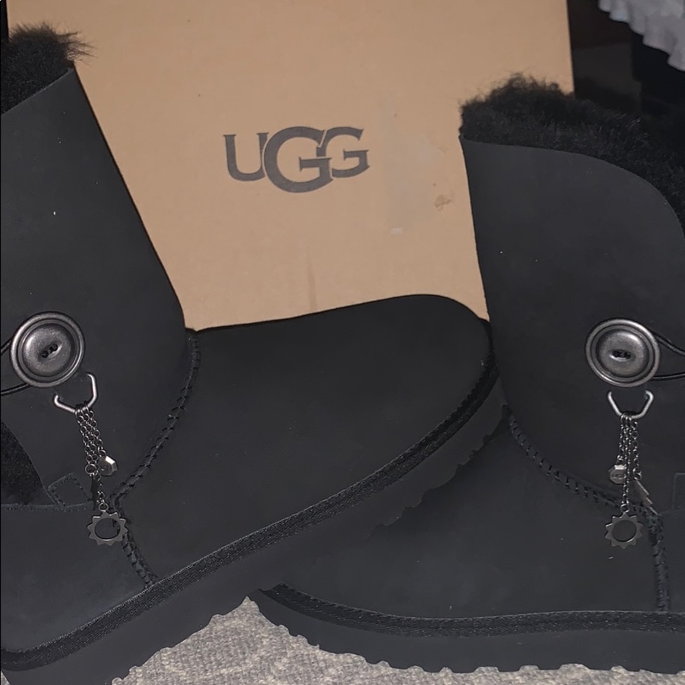 Black UGG’s